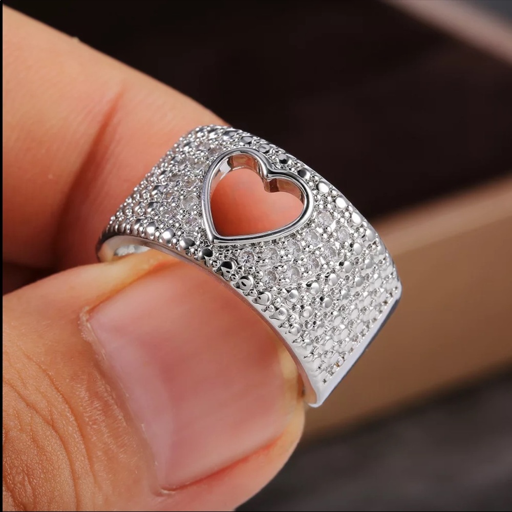 New Luxury 925 Silver Romantic Heart Ring π - Picture 5 of 6